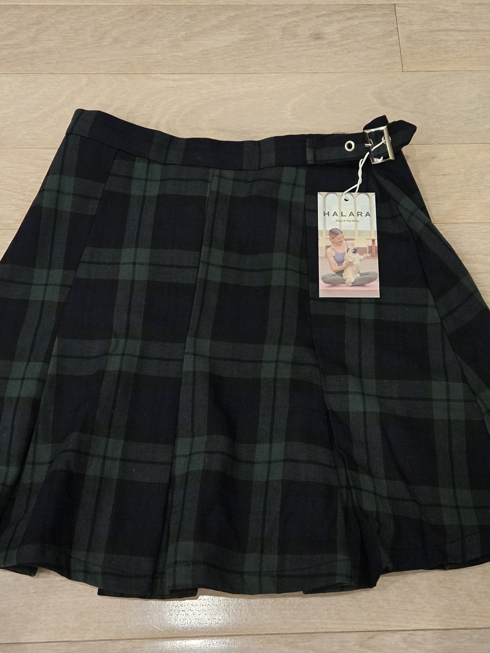 HALARA Plaid Skirt✨️ Make An Offer ✨️